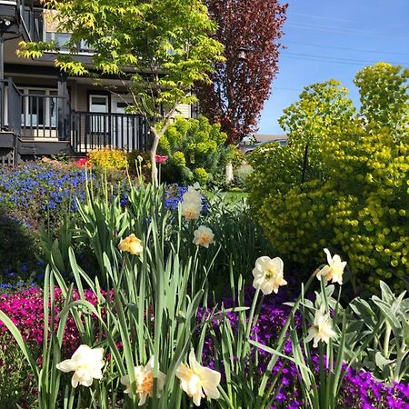 Lovely J Home -Stunning River View Cozy Two Bedroom Private Suite New Westminster Luaran gambar