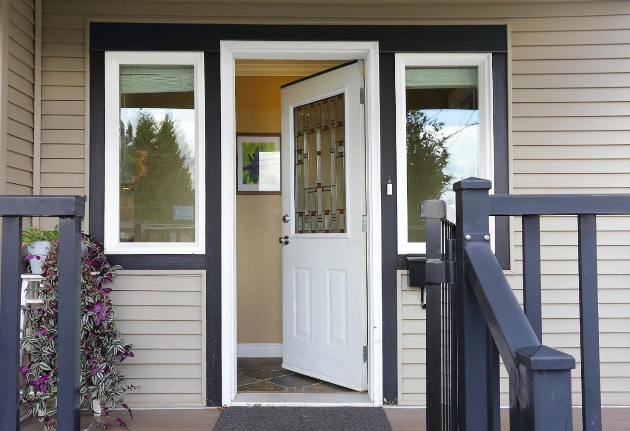 Lovely J Home -Stunning River View Cozy Two Bedroom Private Suite New Westminster Luaran gambar