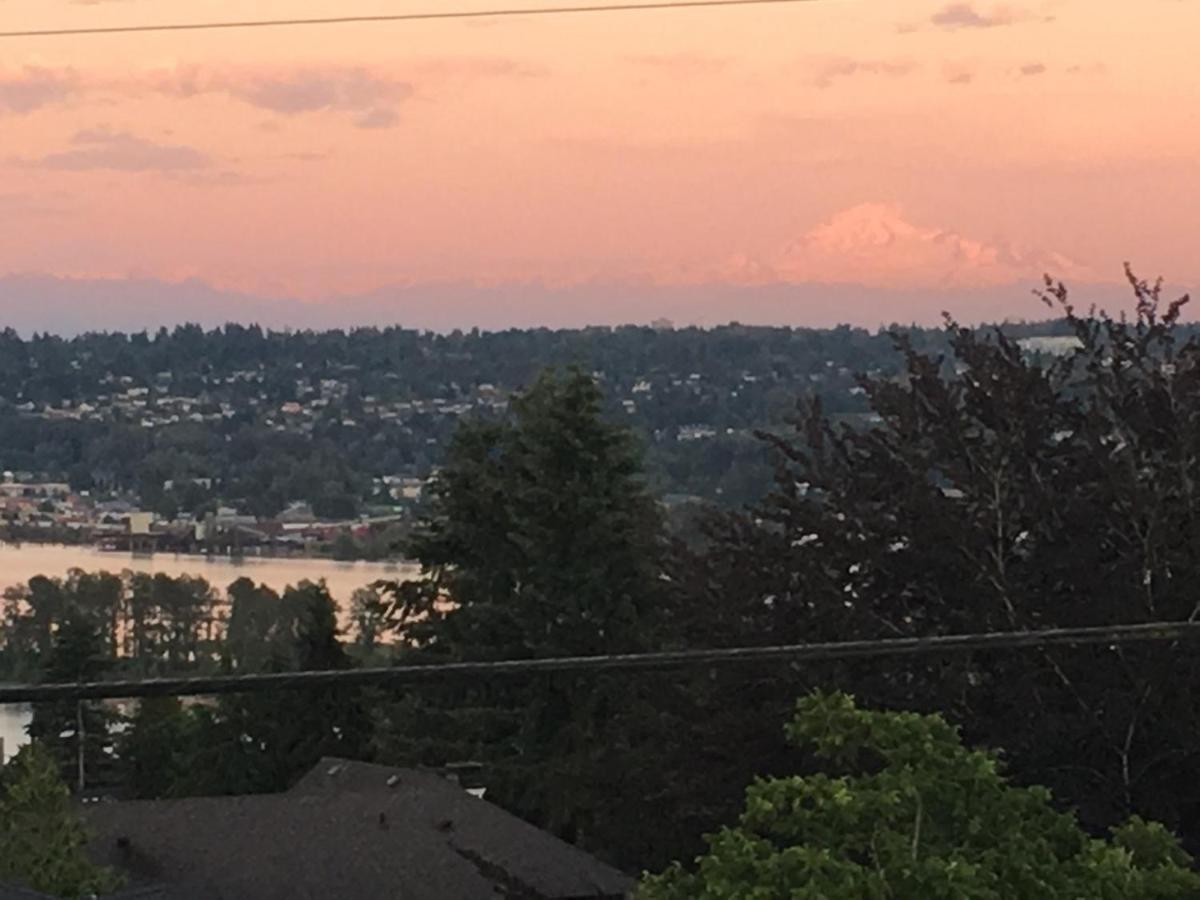Lovely J Home -Stunning River View Cozy Two Bedroom Private Suite New Westminster Luaran gambar