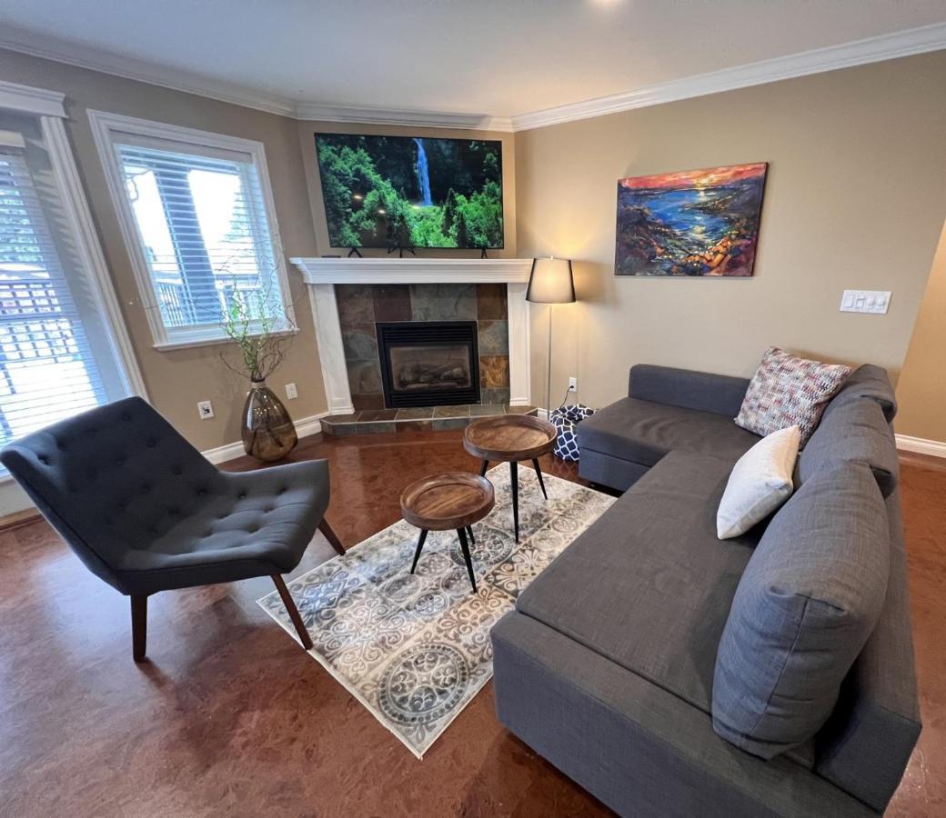 Lovely J Home -Stunning River View Cozy Two Bedroom Private Suite New Westminster Luaran gambar