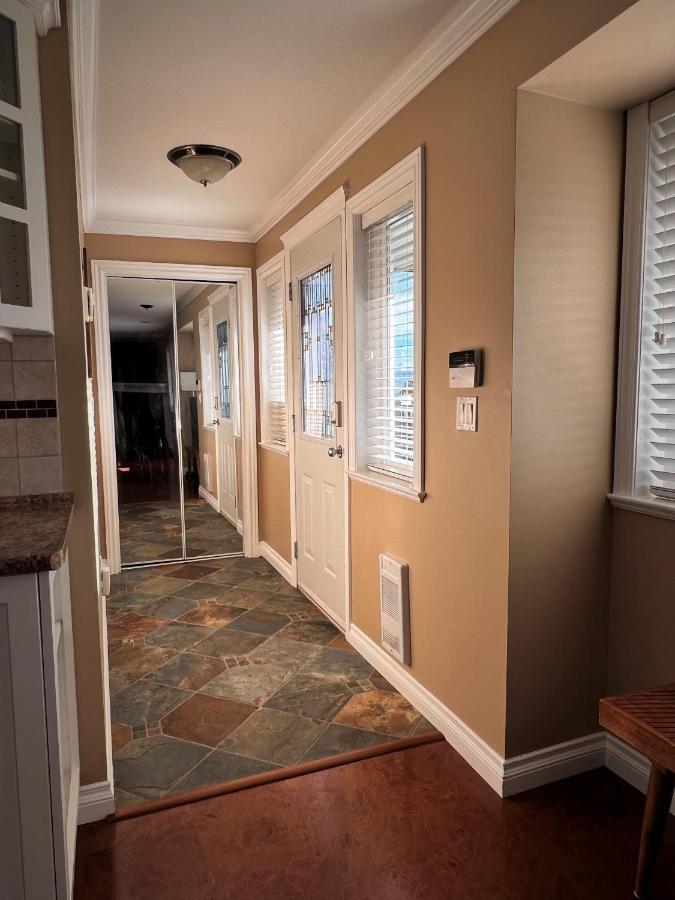 Lovely J Home -Stunning River View Cozy Two Bedroom Private Suite New Westminster Luaran gambar
