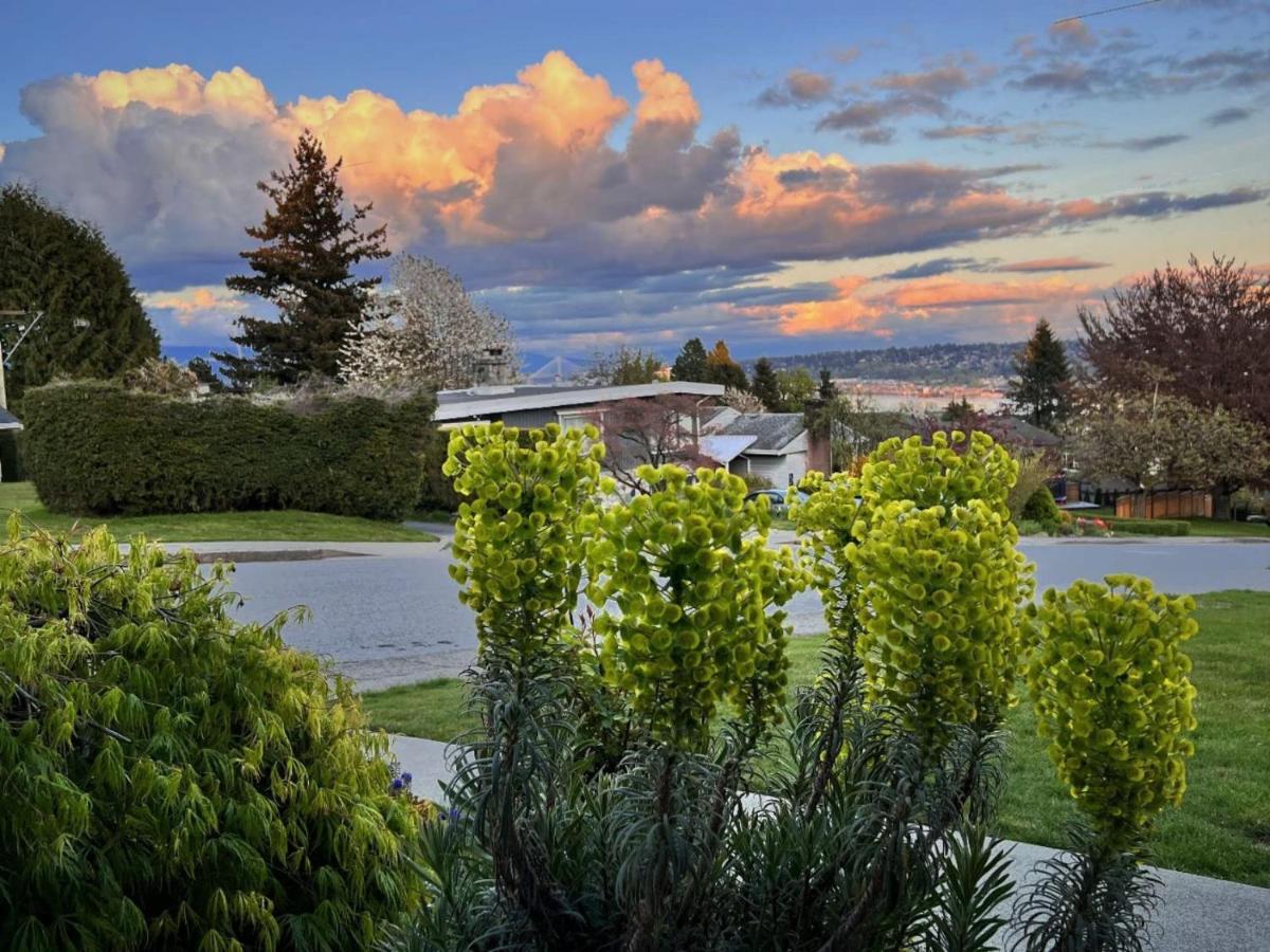 Lovely J Home -Stunning River View Cozy Two Bedroom Private Suite New Westminster Luaran gambar