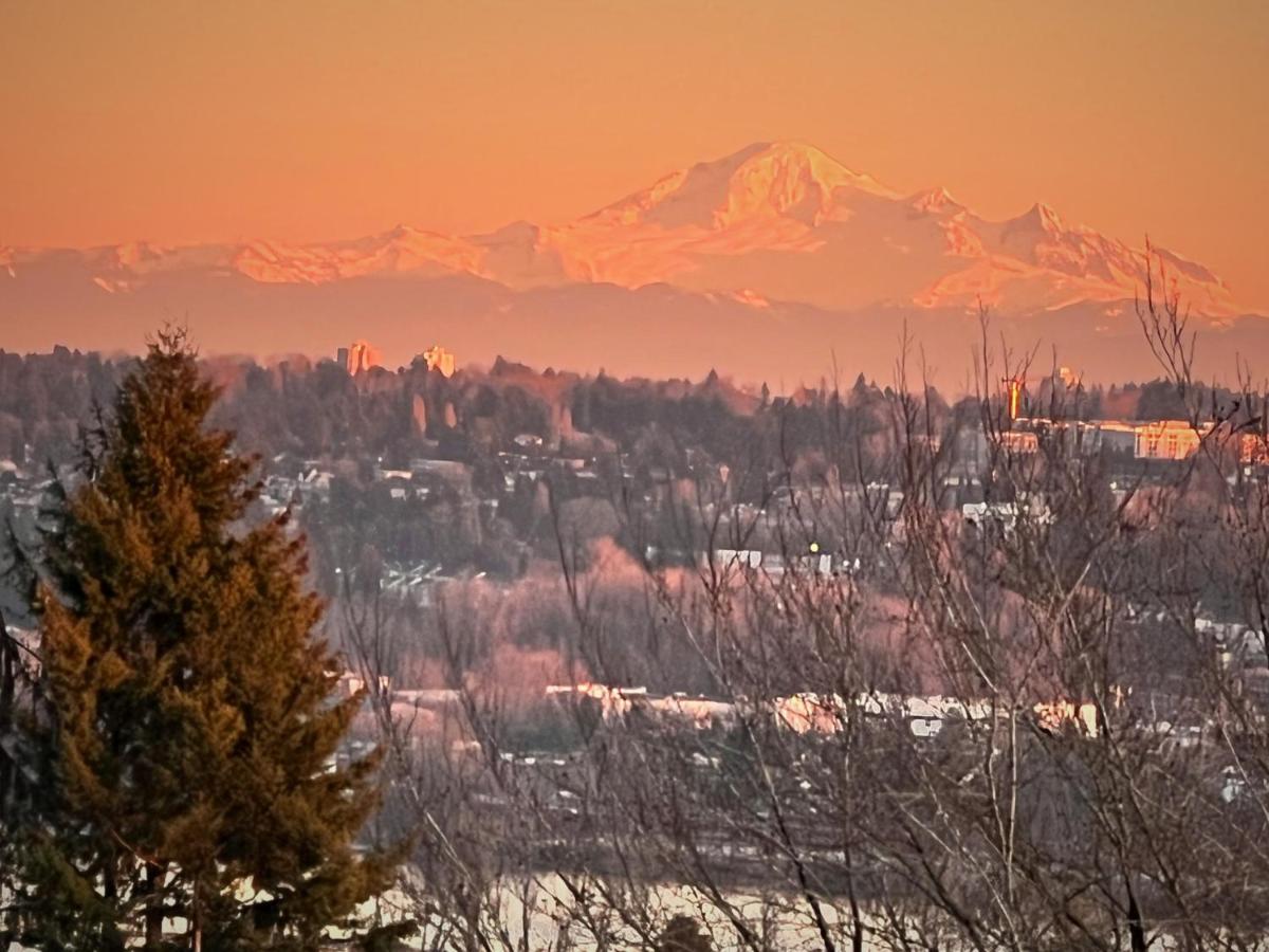 Lovely J Home -Stunning River View Cozy Two Bedroom Private Suite New Westminster Luaran gambar